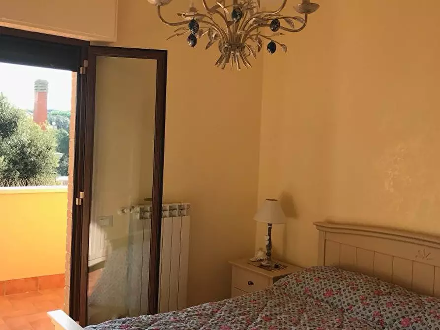 Immagine 3 di Appartamento in vendita  in via Atrani a Fiumicino