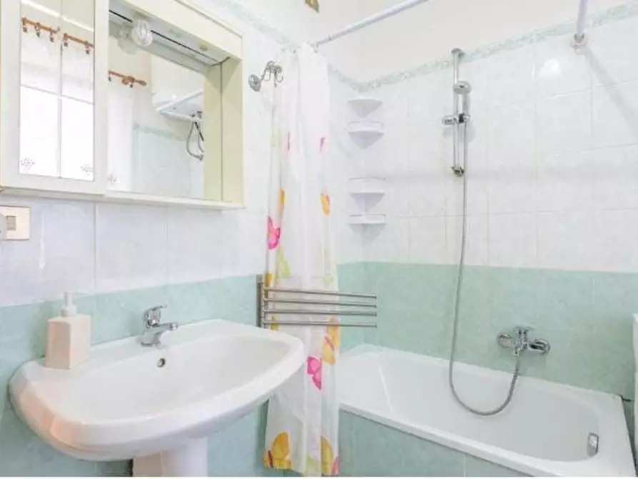 Immagine 11 di Appartamento in vendita  in Via Antonio Forni a Roma