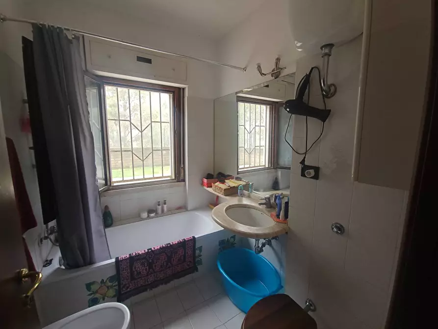 Immagine 13 di Appartamento in vendita  in via delle arti a Pomezia