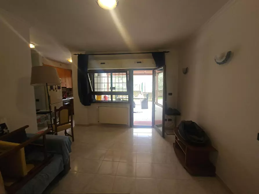 Immagine 3 di Appartamento in vendita  in via delle arti a Pomezia