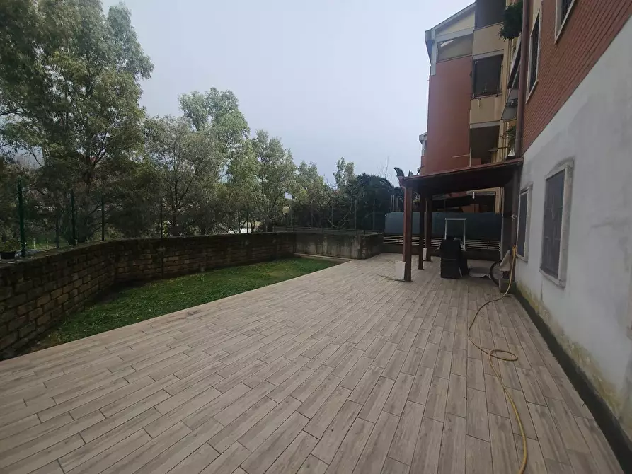 Immagine 1 di Appartamento in vendita  in via delle arti a Pomezia