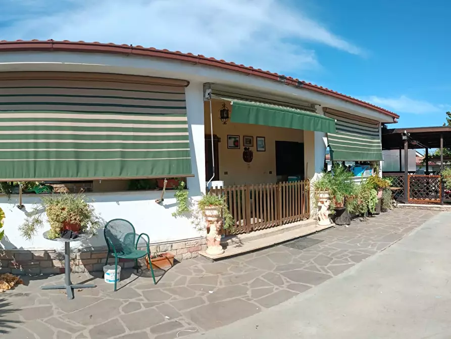 Immagine 1 di Villa in vendita  in Via San Berardo dei Marsi a Ardea