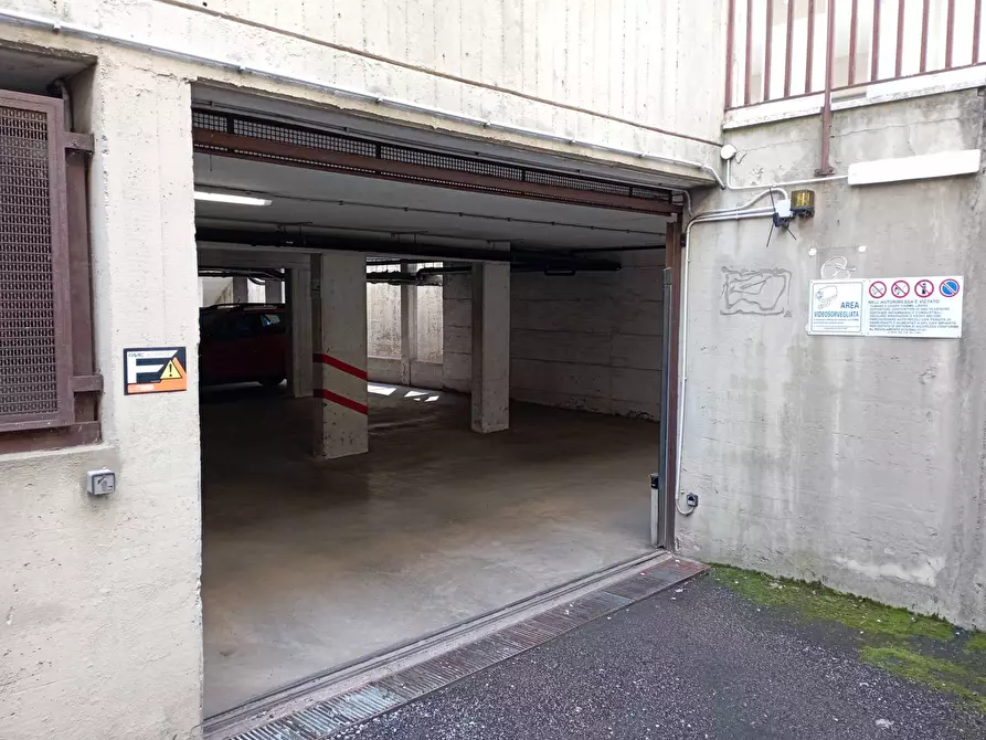 Immagine 6 di Box auto in vendita  in Via Giordano Bruno Ferrari 7 a Roma