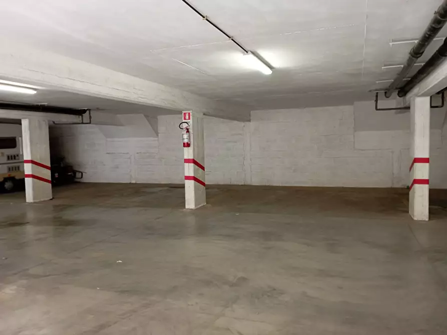 Immagine 8 di Box auto in vendita  in Via Giordano Bruno Ferrari 7 a Roma