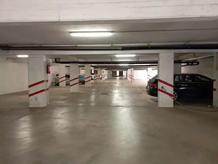 Immagine 9 di Box auto in vendita  in Via Giordano Bruno Ferrari 7 a Roma