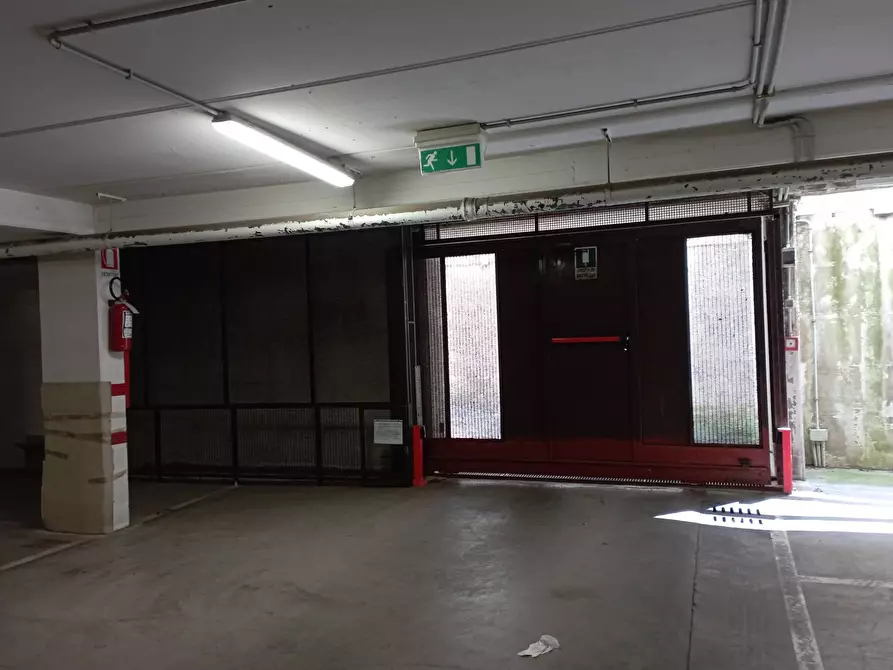Immagine 12 di Box auto in vendita  in Via Giordano Bruno Ferrari 7 a Roma