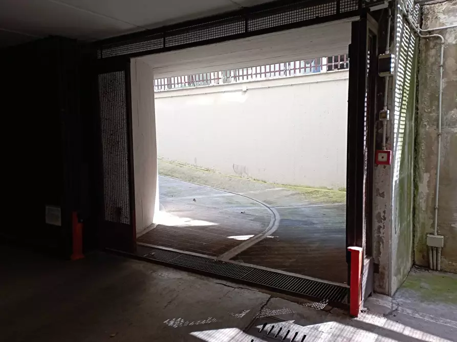 Immagine 13 di Box auto in vendita  in Via Giordano Bruno Ferrari 7 a Roma