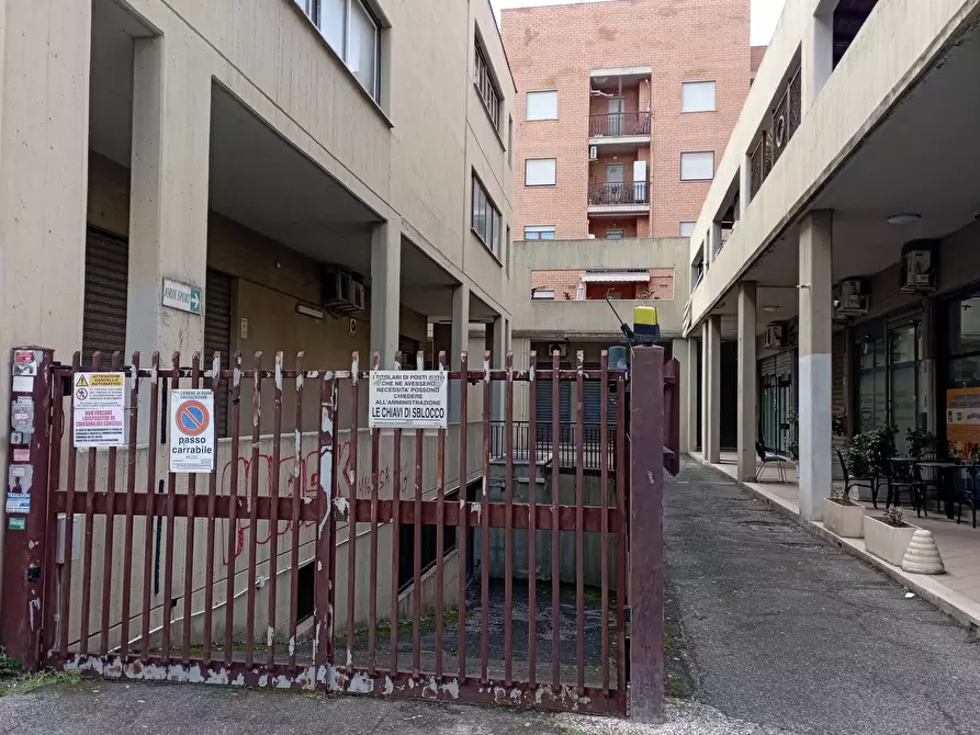 Immagine 1 di Box auto in vendita  in Via Giordano Bruno Ferrari 7 a Roma