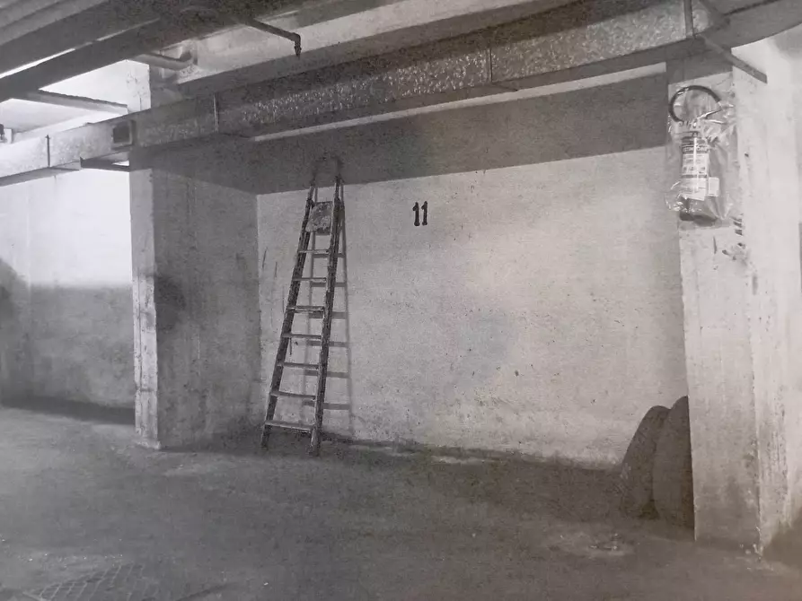 Immagine 1 di Box auto in vendita  in Via Anite di Tegea 3 a Roma