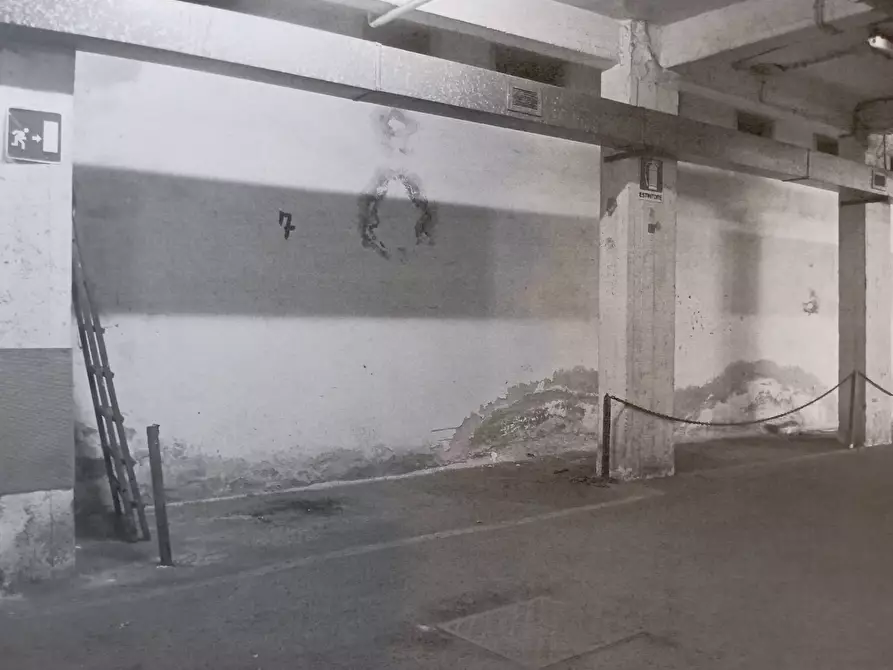 Immagine 4 di Box auto in vendita  in Via Anite di Tegea 3 a Roma