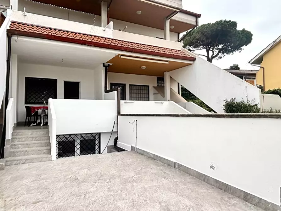Immagine 2 di Villa in vendita  in LUNGOMARE TOR SAN LORENZO a Ardea