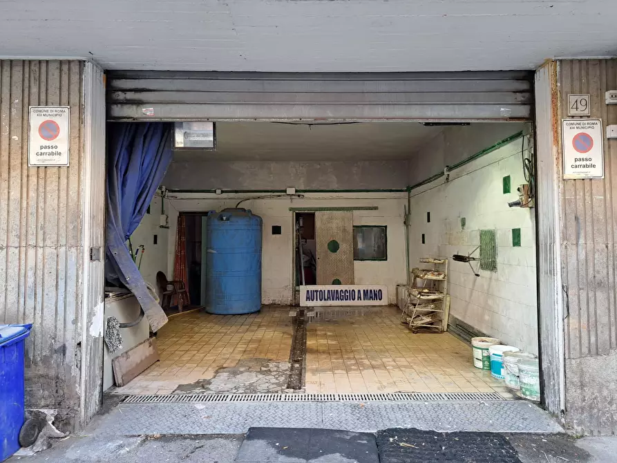 Immagine 1 di Locale commerciale in vendita  in Via Mare Di Bering 49 a Roma