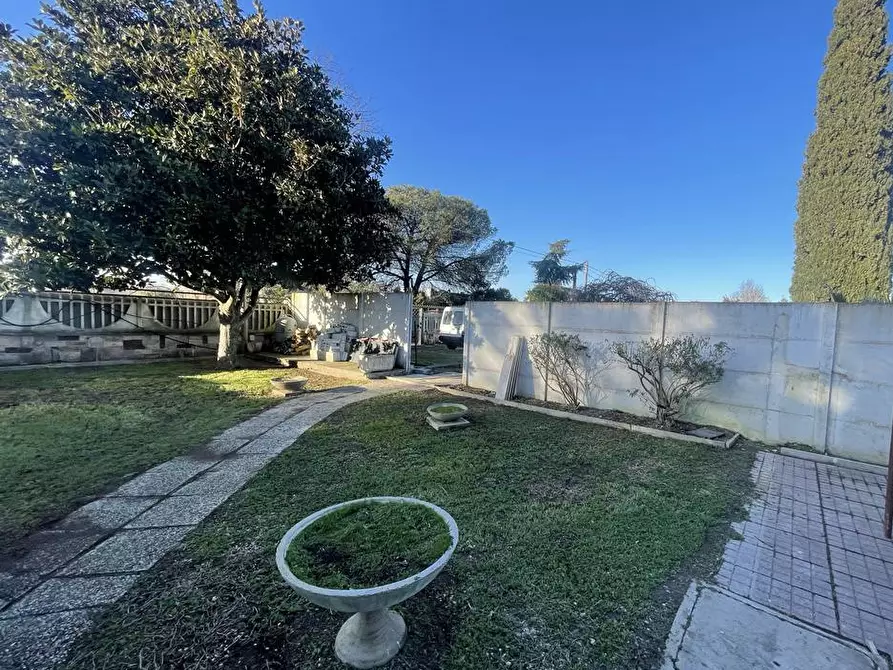 Immagine 3 di Casa semindipendente in vendita  in Via Serio a Aprilia