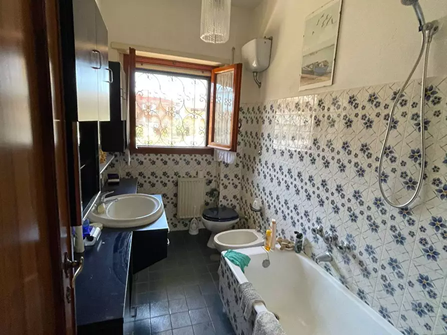 Immagine 28 di Casa semindipendente in vendita  in via zagabria a Pomezia