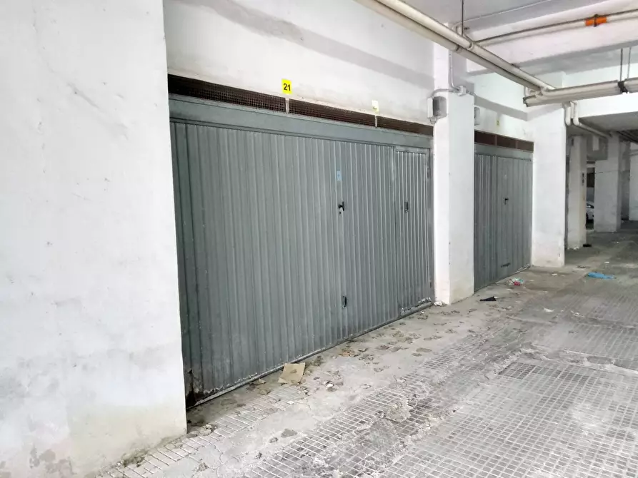 Immagine 5 di Box auto in vendita  in Via La Spezia a Pomezia