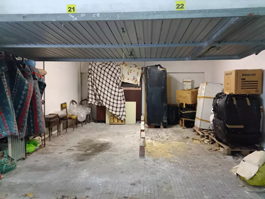 Immagine 11 di Box auto in vendita  in Via La Spezia a Pomezia