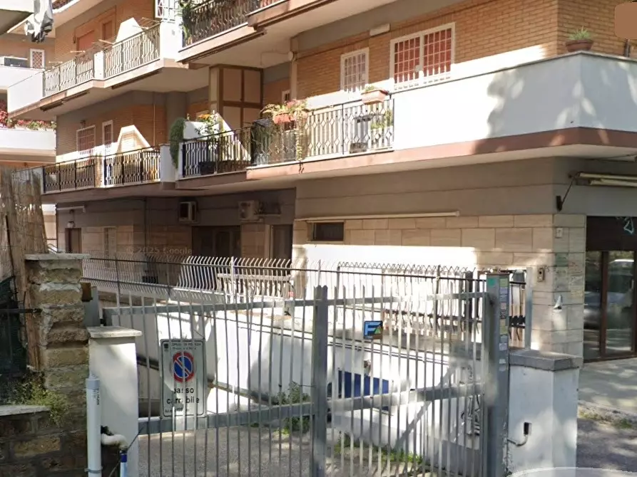 Immagine 1 di Box auto in vendita  in Via La Spezia a Pomezia