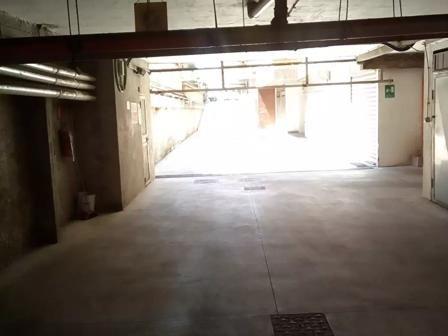 Immagine 2 di Box auto in vendita  in Via Dei Velieri 58 a Roma