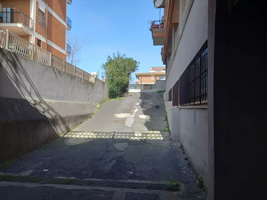 Immagine 2 di Magazzino in vendita  in Via Marsiglia a Pomezia