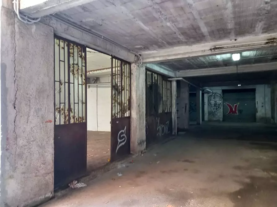 Immagine 3 di Magazzino in vendita  in Via Marsiglia a Pomezia