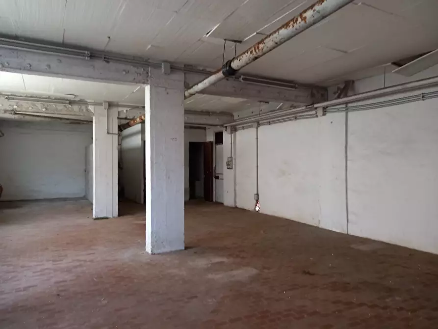 Immagine 4 di Magazzino in vendita  in Via Marsiglia a Pomezia