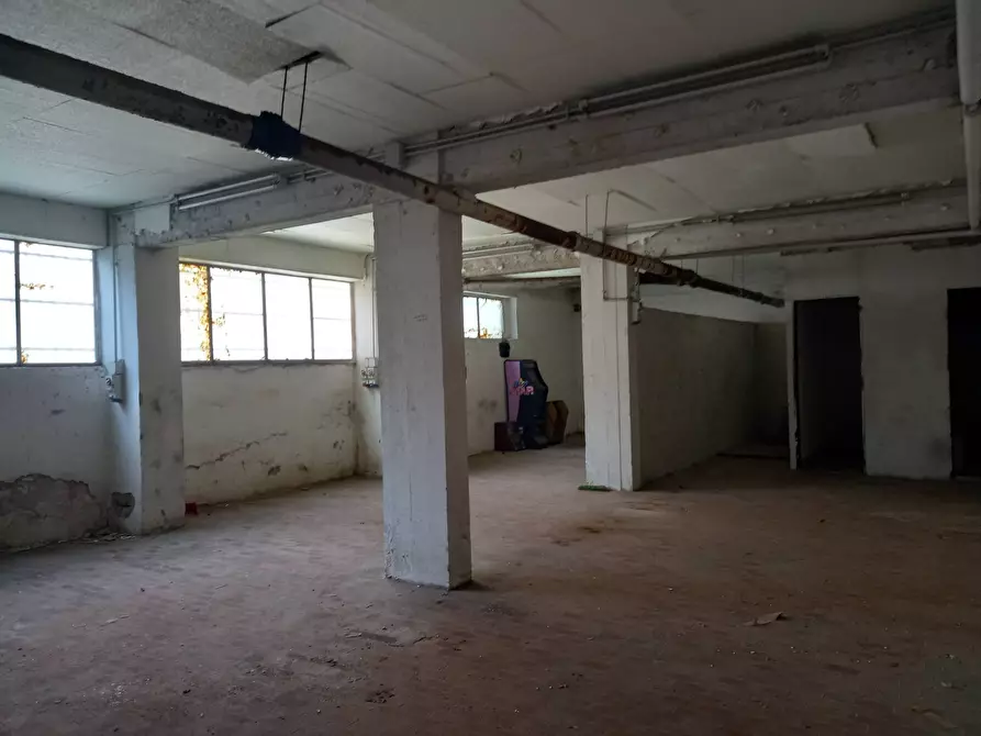 Immagine 5 di Magazzino in vendita  in Via Marsiglia a Pomezia