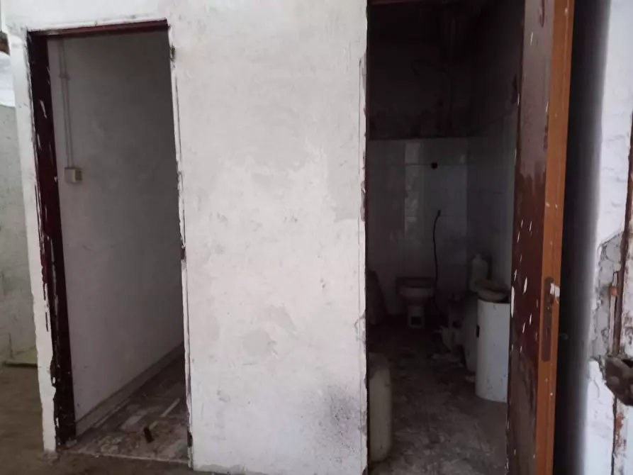 Immagine 6 di Magazzino in vendita  in Via Marsiglia a Pomezia