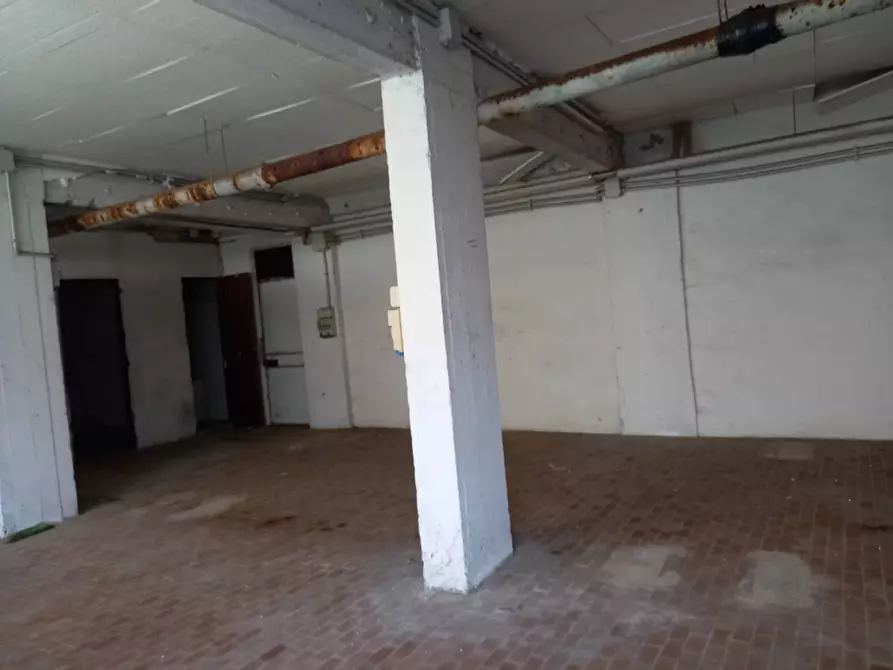 Immagine 9 di Magazzino in vendita  in Via Marsiglia a Pomezia