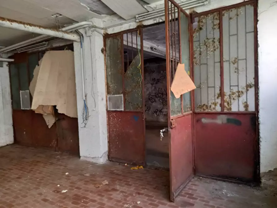 Immagine 10 di Magazzino in vendita  in Via Marsiglia a Pomezia