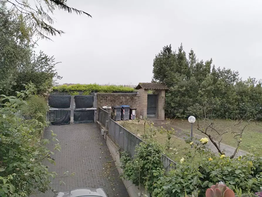 Immagine 7 di Villa in vendita  in Via Luigi Chiarini a Roma