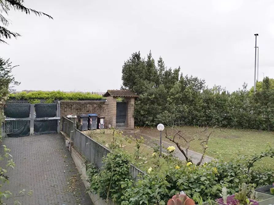 Immagine 17 di Villa in vendita  in Via Luigi Chiarini a Roma