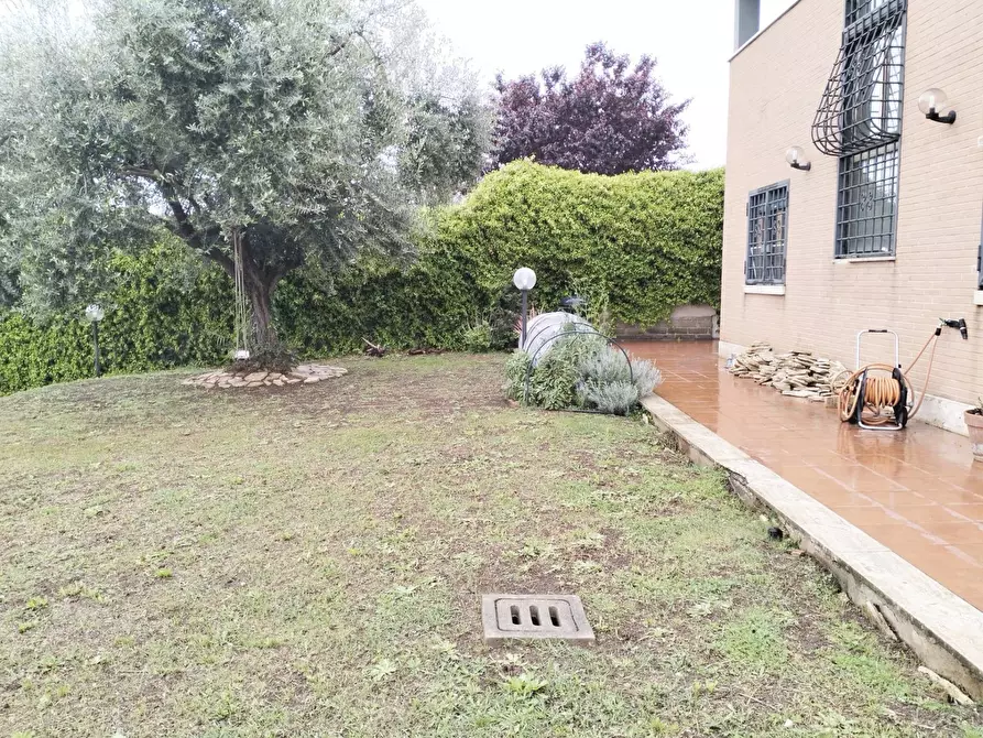 Immagine 25 di Villa in vendita  in Via Luigi Chiarini a Roma