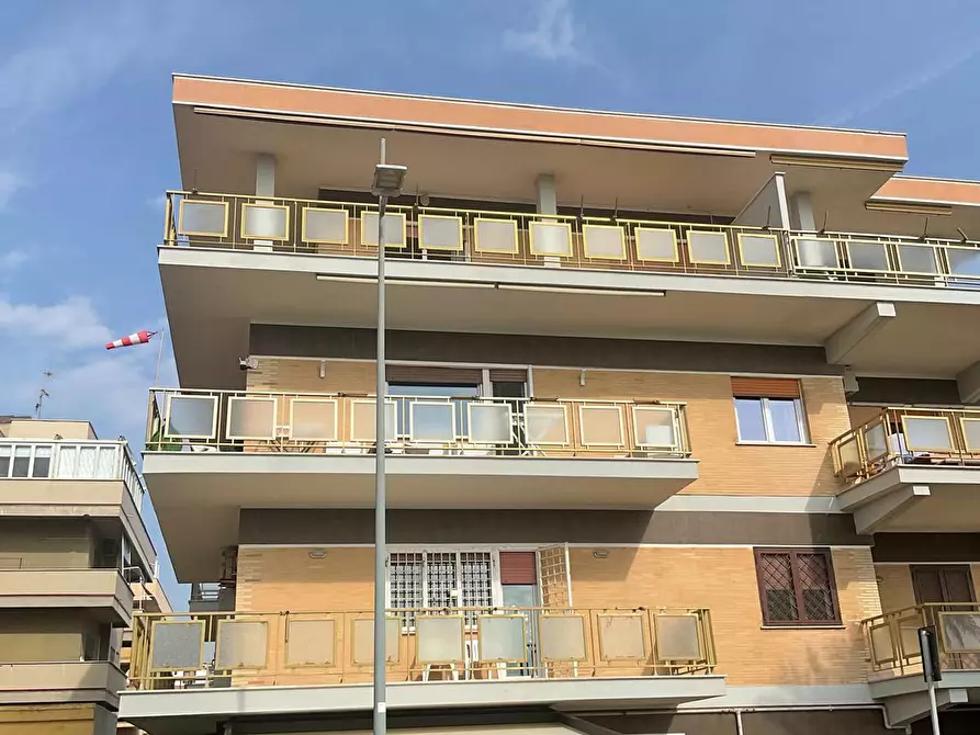 Immagine 10 di Attico in vendita  in lungomare Paolo Toscanelli 216 a Roma