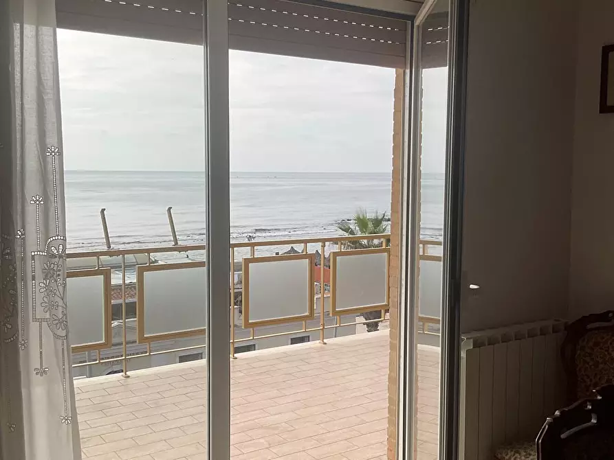 Immagine 25 di Attico in vendita  in lungomare Paolo Toscanelli 216 a Roma