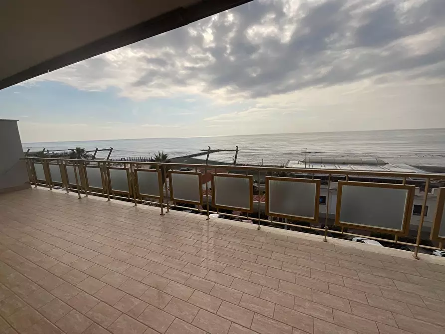 Immagine 13 di Attico in vendita  in lungomare Paolo Toscanelli 216 a Roma