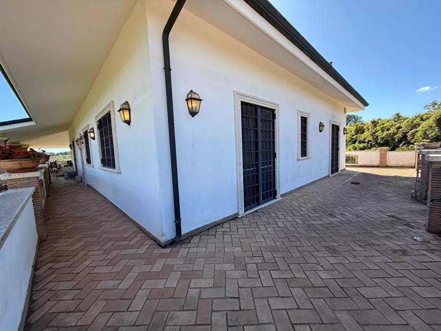 Immagine 15 di Villa in vendita  in via delle Magnolie a Pomezia