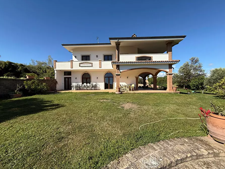 Immagine 11 di Villa in vendita  in via delle Magnolie a Pomezia