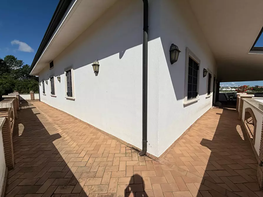 Immagine 23 di Villa in vendita  in via delle Magnolie a Pomezia