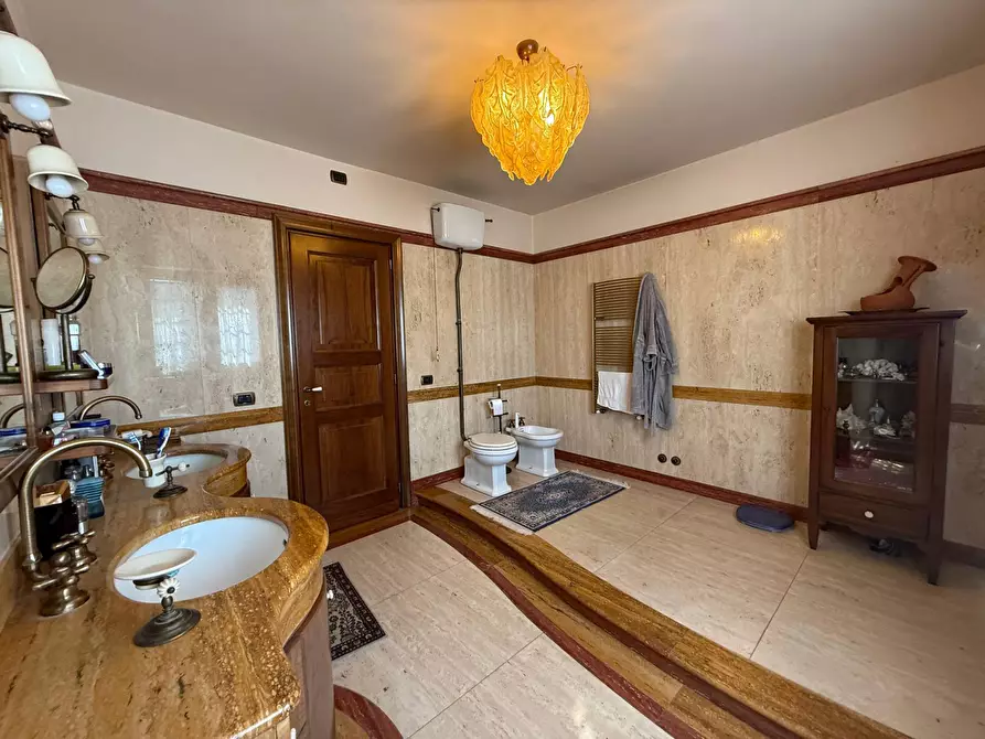 Immagine 39 di Villa in vendita  in via delle Magnolie a Pomezia