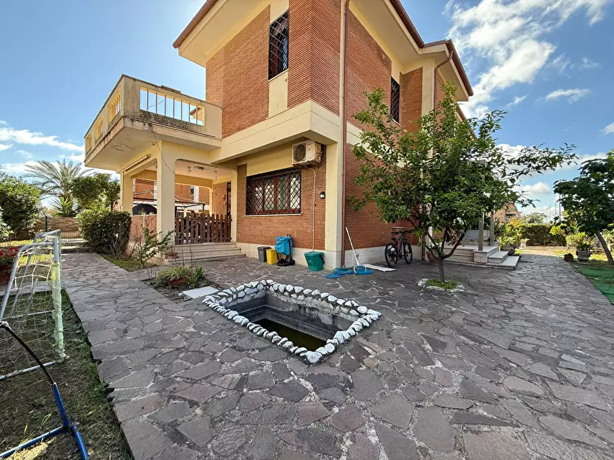 Immagine 2 di Villa in vendita  in Lungomare delle Sirene a Pomezia