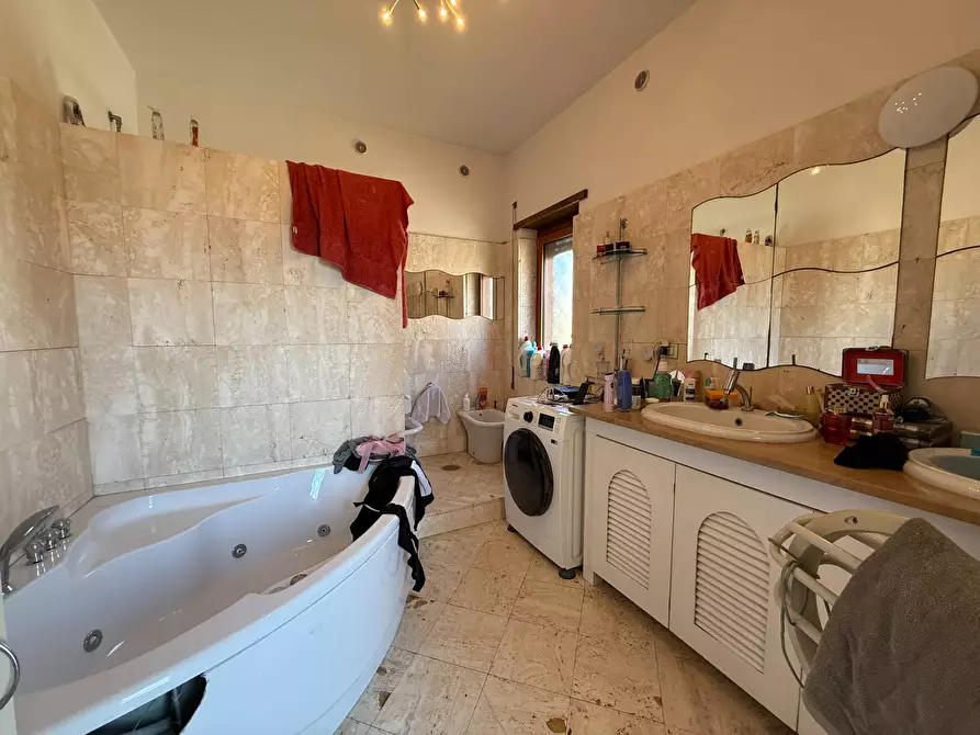 Immagine 31 di Villa in vendita  in Lungomare delle Sirene a Pomezia