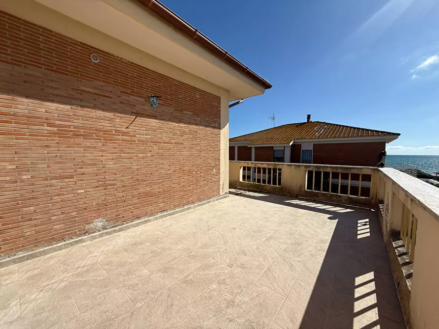 Immagine 43 di Villa in vendita  in Lungomare delle Sirene a Pomezia