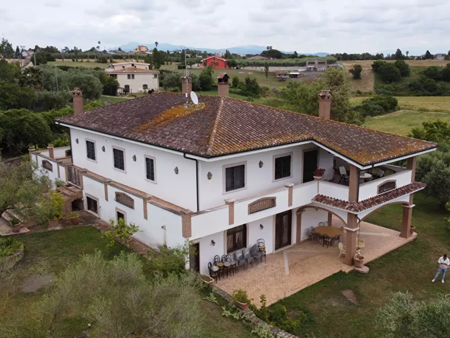 Immagine 6 di Villa in vendita  in via delle Magnolie a Pomezia