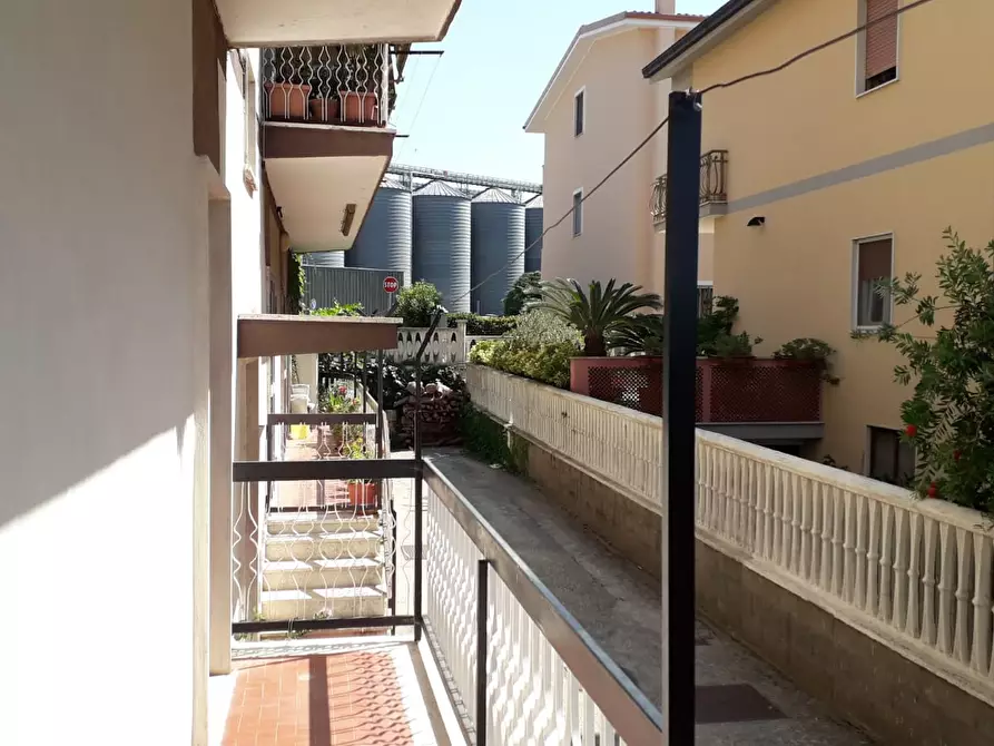 Immagine 16 di Appartamento in vendita  in Via Recanati a Pomezia