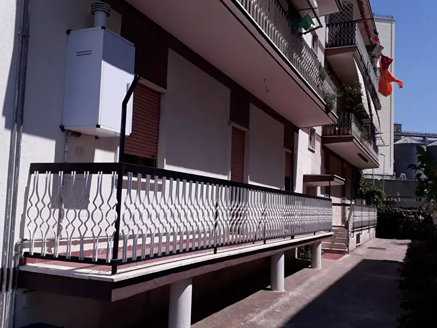 Immagine 3 di Appartamento in vendita  in Via Recanati a Pomezia