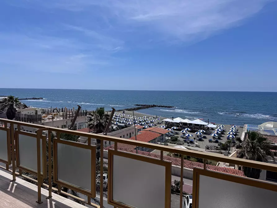 Immagine 3 di Attico in vendita  in lungomare Paolo Toscanelli 216 a Roma