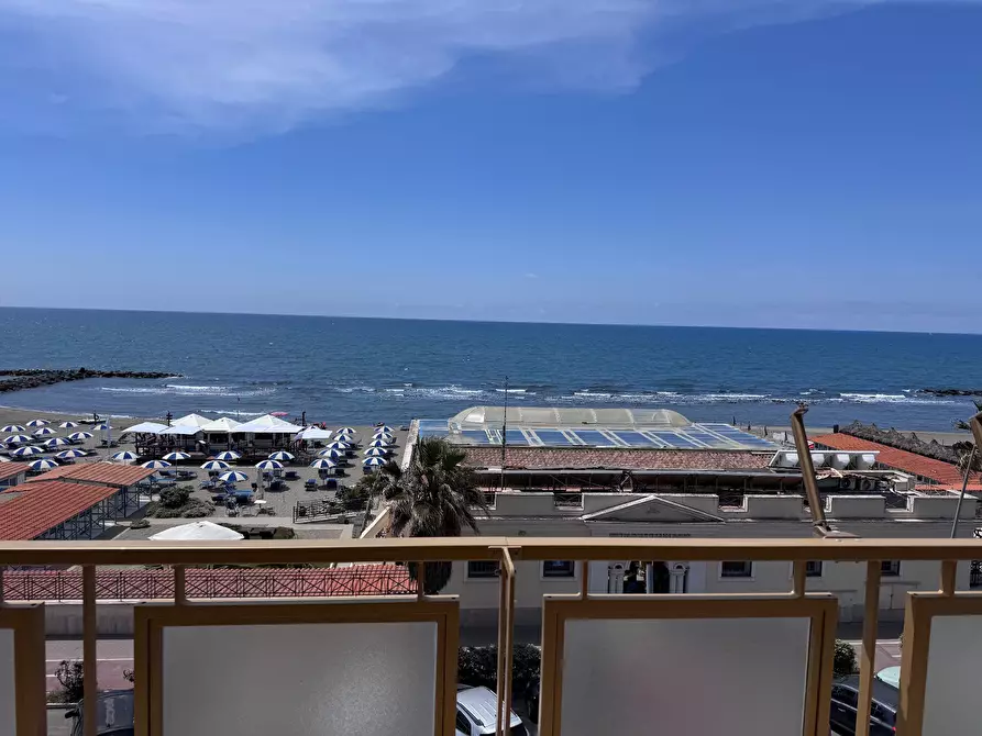 Immagine 37 di Attico in vendita  in lungomare Paolo Toscanelli 216 a Roma