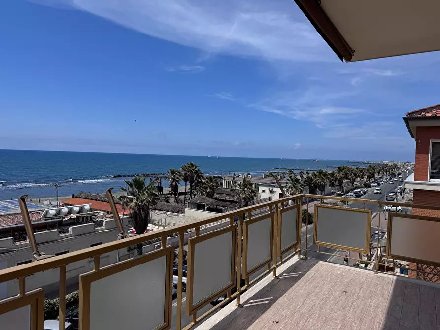 Immagine 38 di Attico in vendita  in lungomare Paolo Toscanelli 216 a Roma