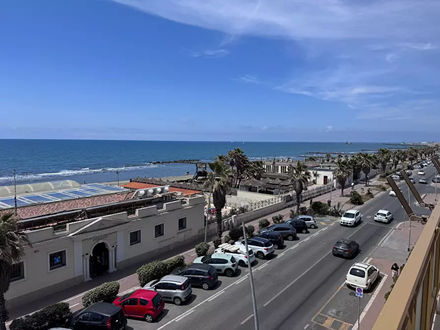 Immagine 2 di Attico in vendita  in lungomare Paolo Toscanelli 216 a Roma