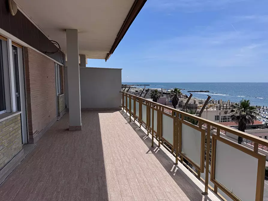 Immagine 39 di Attico in vendita  in lungomare Paolo Toscanelli 216 a Roma